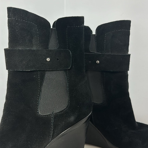 Circa JoanDavid Wedge Suede Booties, Size 6 - Picture 7 of 12
